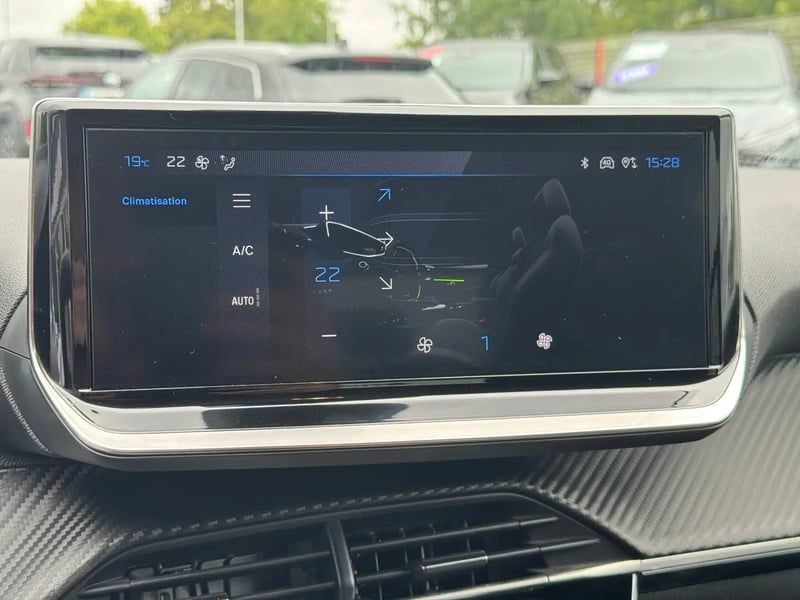 Photo de la voiture PEUGEOT 208 PureTech 100 S&S BVM6 Allure