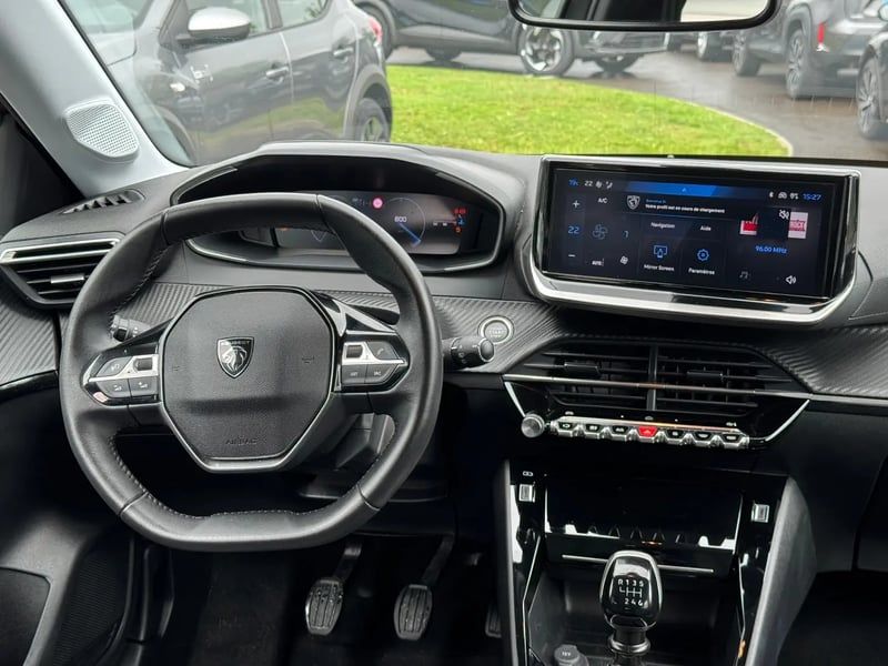 Photo de la voiture PEUGEOT 208 PureTech 100 S&S BVM6 Allure