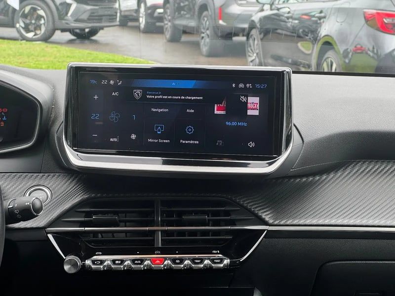 Photo de la voiture PEUGEOT 208 PureTech 100 S&S BVM6 Allure