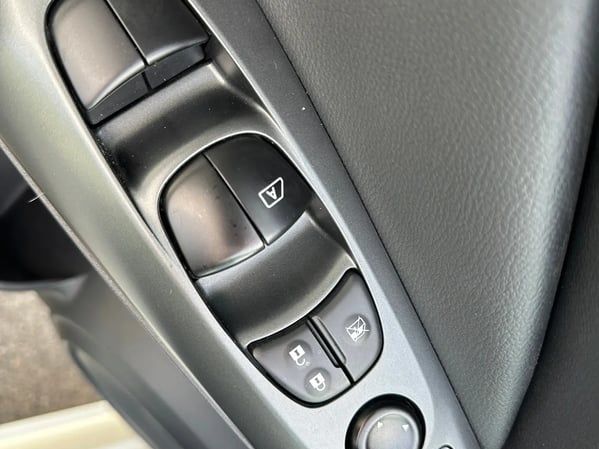 Photo de la voiture NISSAN JUKE 2023 DIG-T 114 Acenta