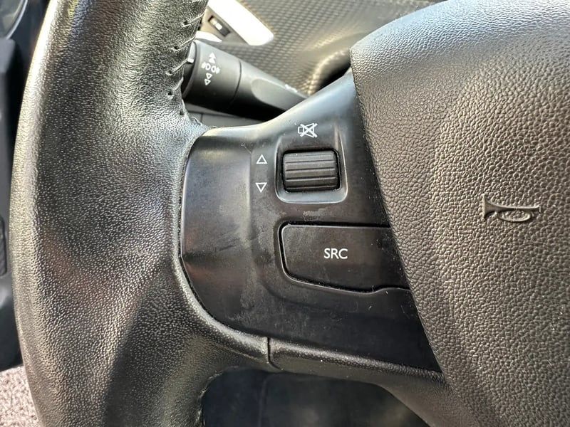 Photo de la voiture PEUGEOT 208 1.2 PureTech 82ch BVM5 Style