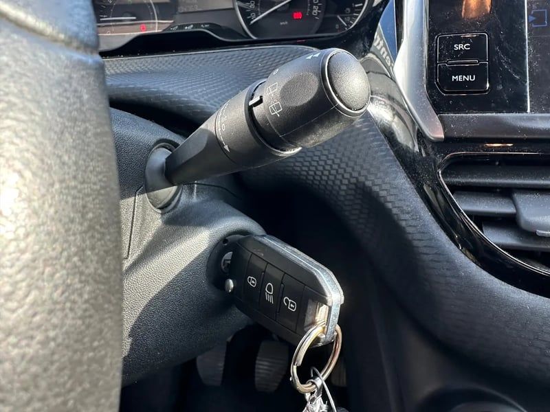 Photo de la voiture PEUGEOT 208 1.2 PureTech 82ch BVM5 Style