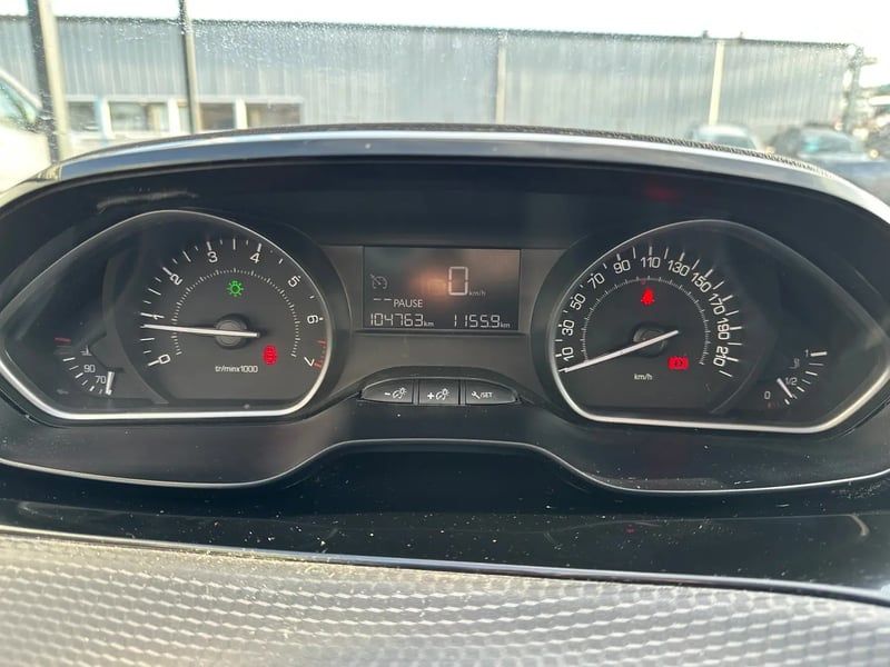 Photo de la voiture PEUGEOT 208 1.2 PureTech 82ch BVM5 Style