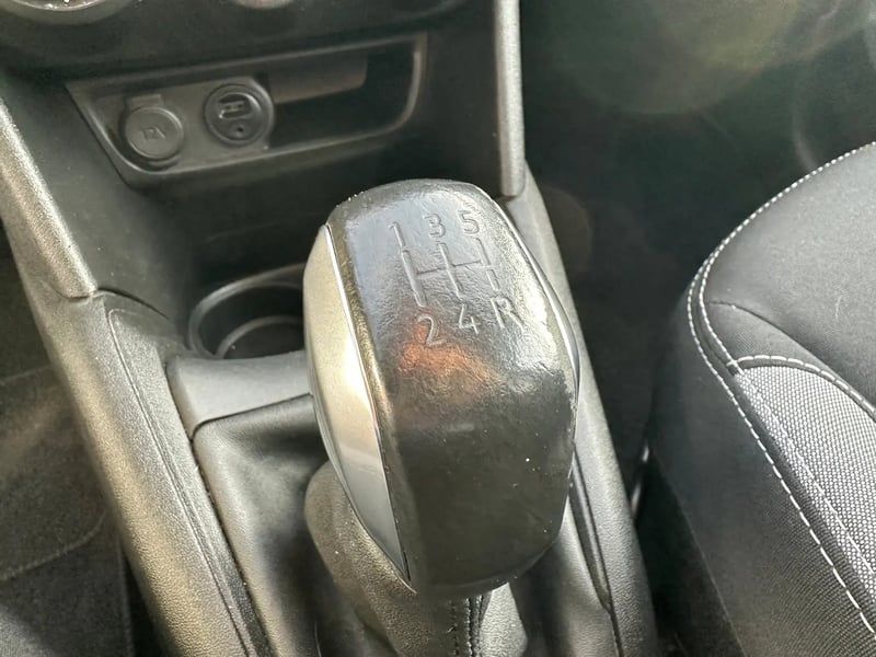 Photo de la voiture PEUGEOT 208 1.2 PureTech 82ch BVM5 Style