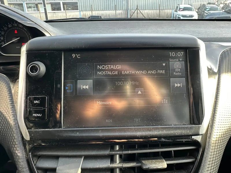 Photo de la voiture PEUGEOT 208 1.2 PureTech 82ch BVM5 Style