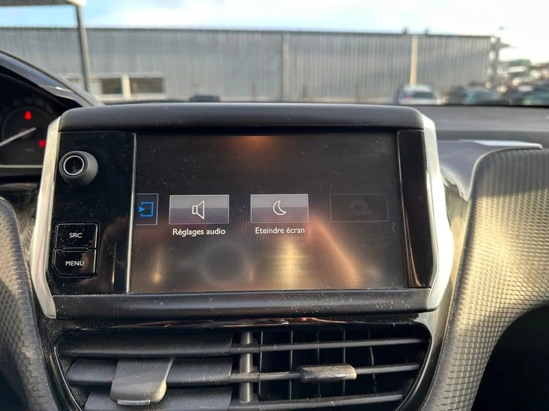 Photo de la voiture PEUGEOT 208 1.2 PureTech 82ch BVM5 Style
