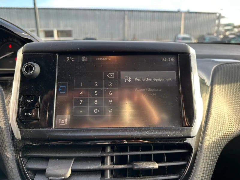 Photo de la voiture PEUGEOT 208 1.2 PureTech 82ch BVM5 Style