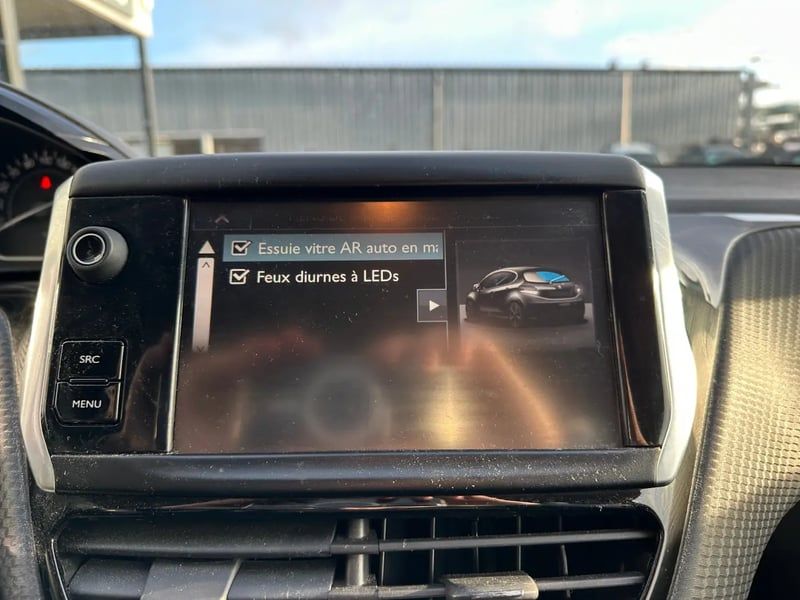 Photo de la voiture PEUGEOT 208 1.2 PureTech 82ch BVM5 Style