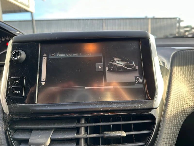 Photo de la voiture PEUGEOT 208 1.2 PureTech 82ch BVM5 Style