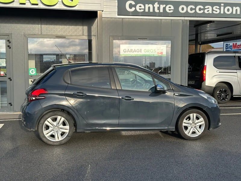 Photo de la voiture PEUGEOT 208 1.2 PureTech 82ch BVM5 Style