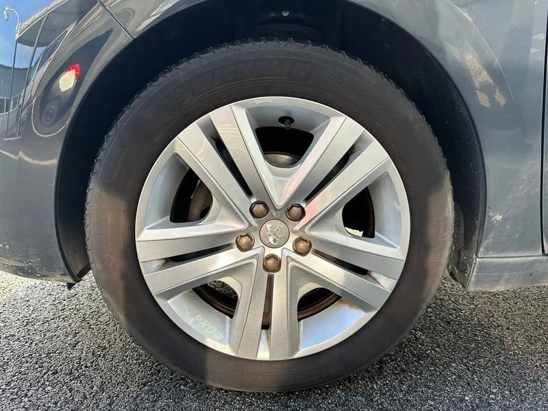 Photo de la voiture PEUGEOT 208 1.2 PureTech 82ch BVM5 Style