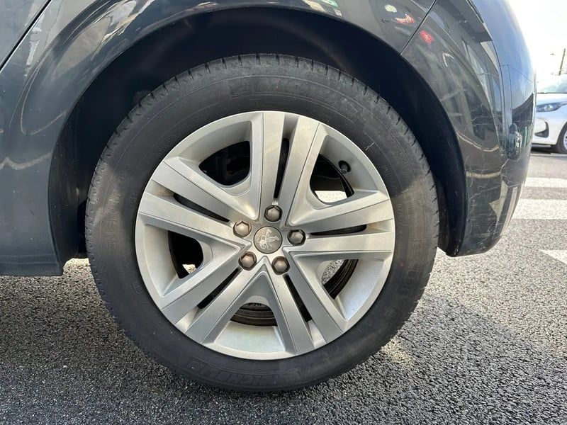 Photo de la voiture PEUGEOT 208 1.2 PureTech 82ch BVM5 Style