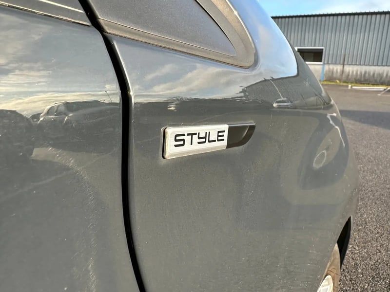 Photo de la voiture PEUGEOT 208 1.2 PureTech 82ch BVM5 Style