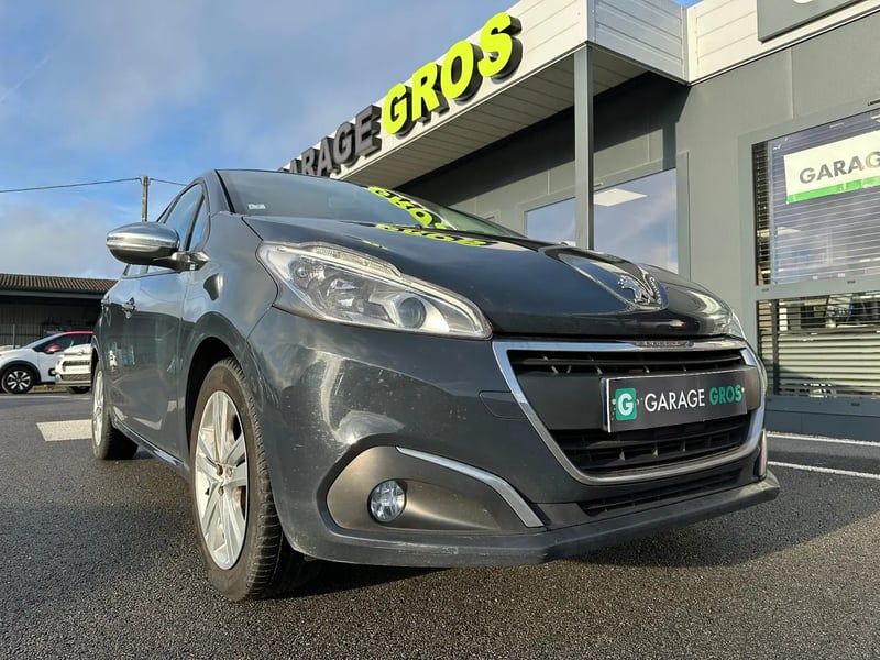 Photo de la voiture PEUGEOT 208 1.2 PureTech 82ch BVM5 Style