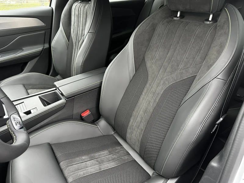 Photo de la voiture PEUGEOT 308 BlueHDi 130ch S&S EAT8 GT
