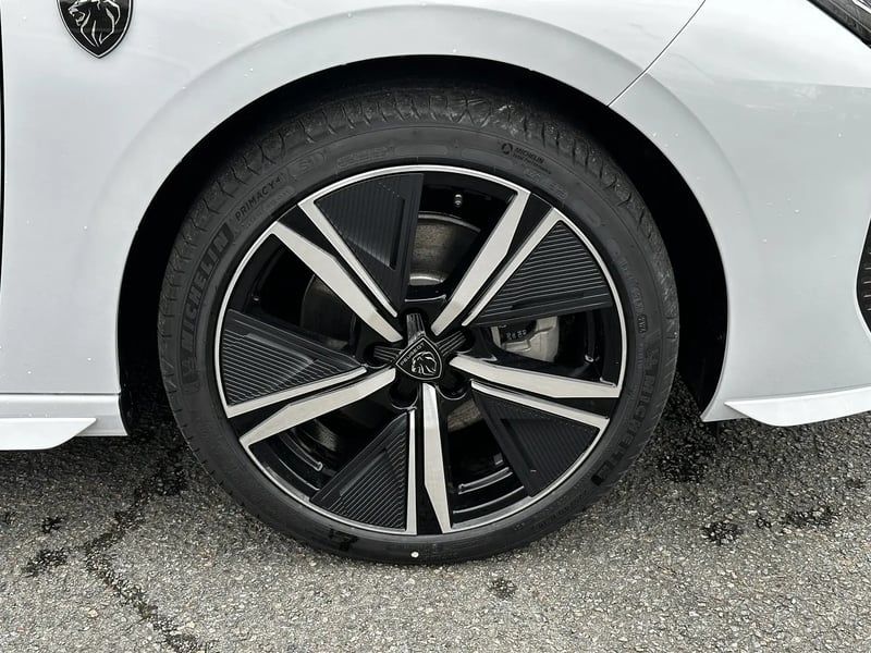 Photo de la voiture PEUGEOT 308 BlueHDi 130ch S&S EAT8 GT