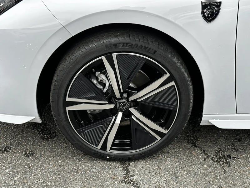Photo de la voiture PEUGEOT 308 BlueHDi 130ch S&S EAT8 GT