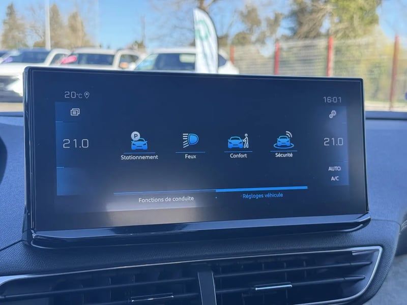 Photo de la voiture PEUGEOT 3008 Puretech 130ch S&S EAT8 GT