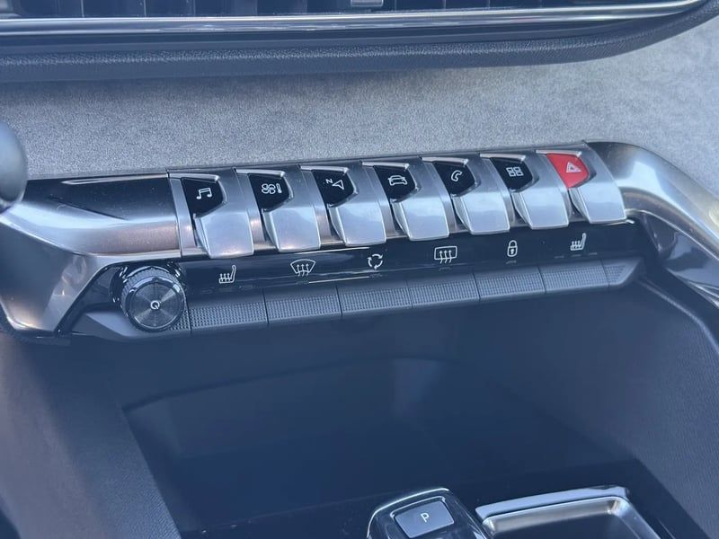 Photo de la voiture PEUGEOT 3008 Puretech 130ch S&S EAT8 GT