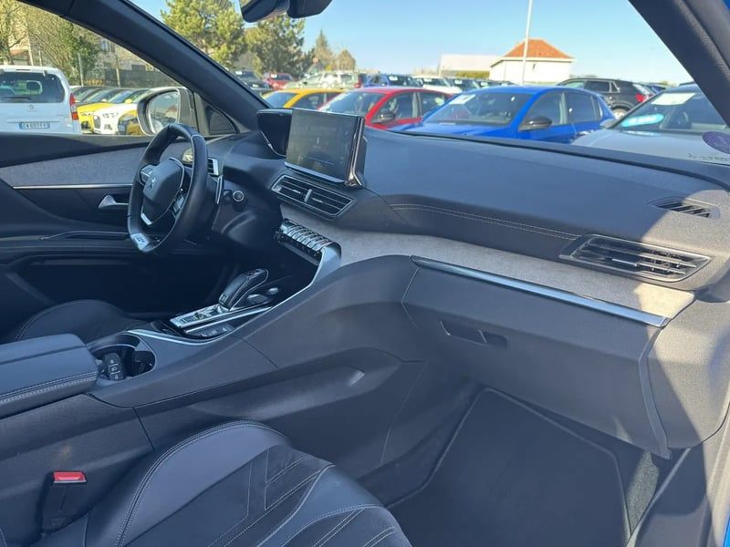 Photo de la voiture PEUGEOT 3008 Puretech 130ch S&S EAT8 GT