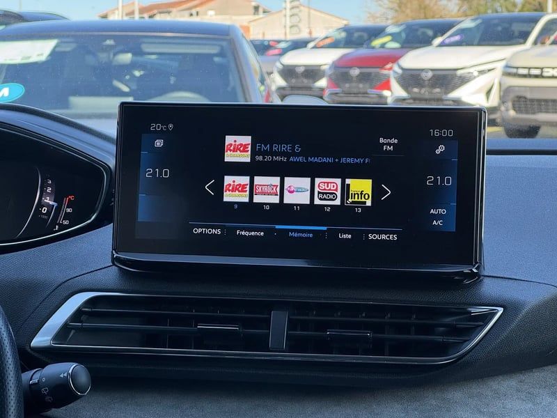 Photo de la voiture PEUGEOT 3008 Puretech 130ch S&S EAT8 GT