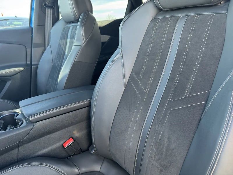 Photo de la voiture PEUGEOT 3008 Puretech 130ch S&S EAT8 GT