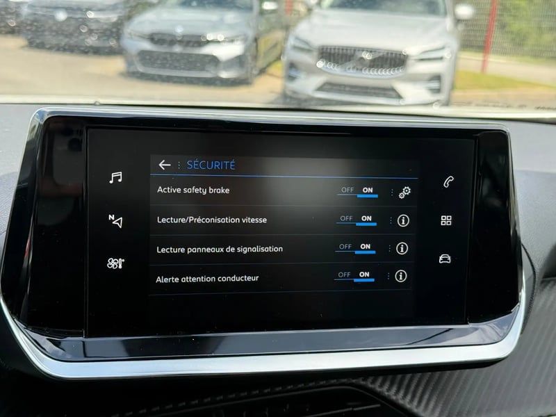 Photo de la voiture PEUGEOT 2008 BlueHDi 130 S&S EAT8 Allure