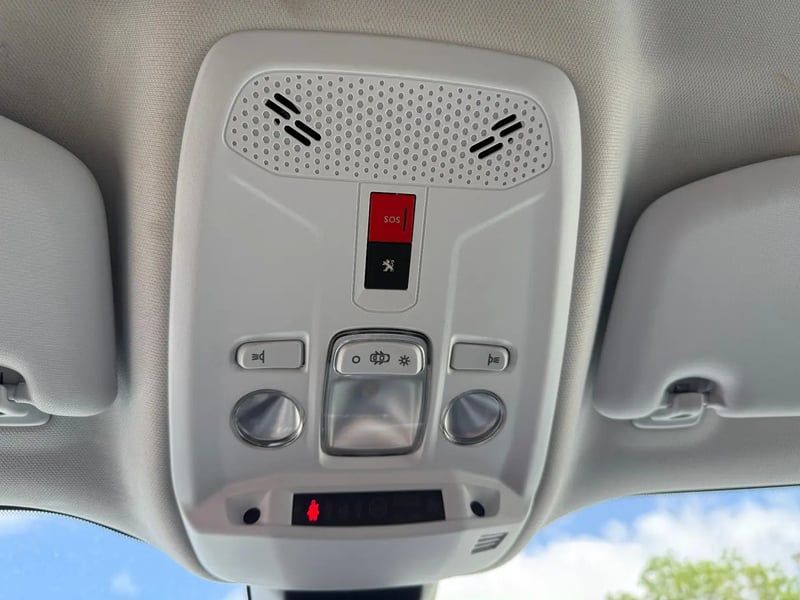 Photo de la voiture PEUGEOT 2008 BlueHDi 130 S&S EAT8 Allure