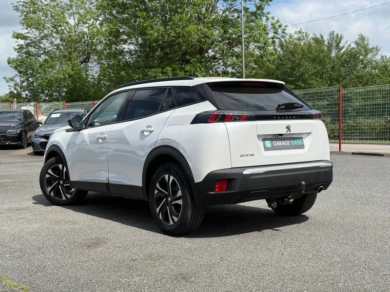 Photo de la voiture PEUGEOT 2008 BlueHDi 130 S&S EAT8 Allure