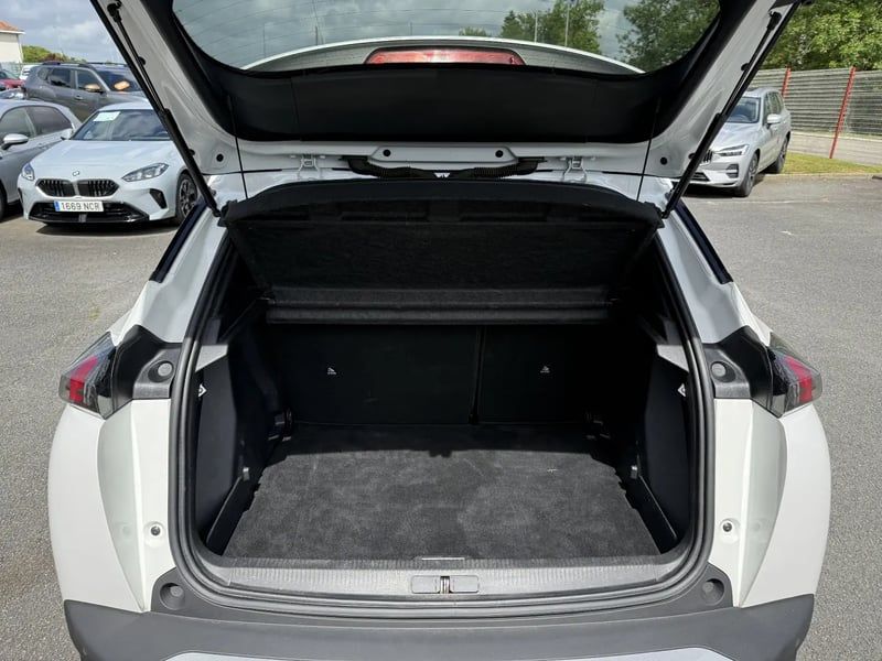 Photo de la voiture PEUGEOT 2008 BlueHDi 130 S&S EAT8 Allure