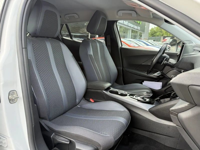 Photo de la voiture PEUGEOT 2008 BlueHDi 130 S&S EAT8 Allure