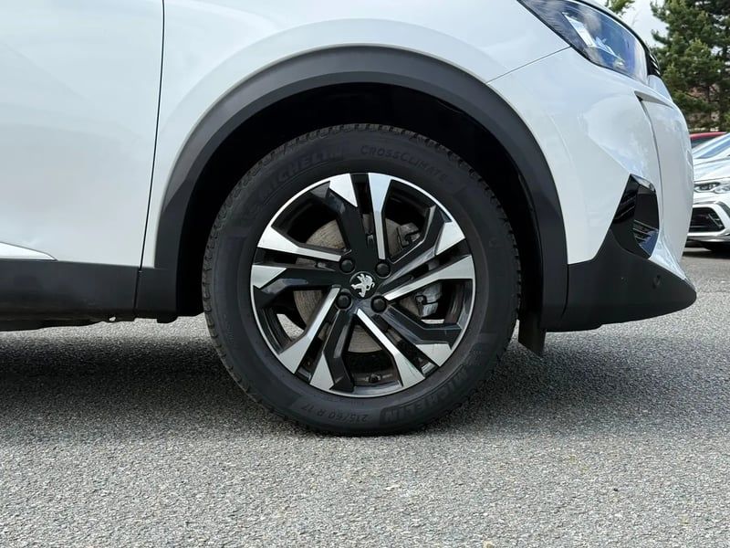 Photo de la voiture PEUGEOT 2008 BlueHDi 130 S&S EAT8 Allure