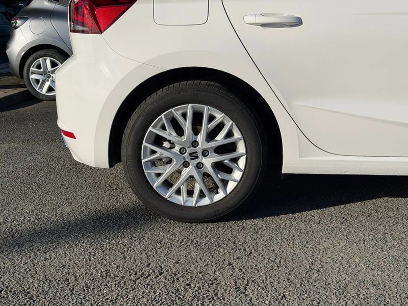 Photo de la voiture SEAT IBIZA 1.0 TSI 110 ch S/S BVM6 FR