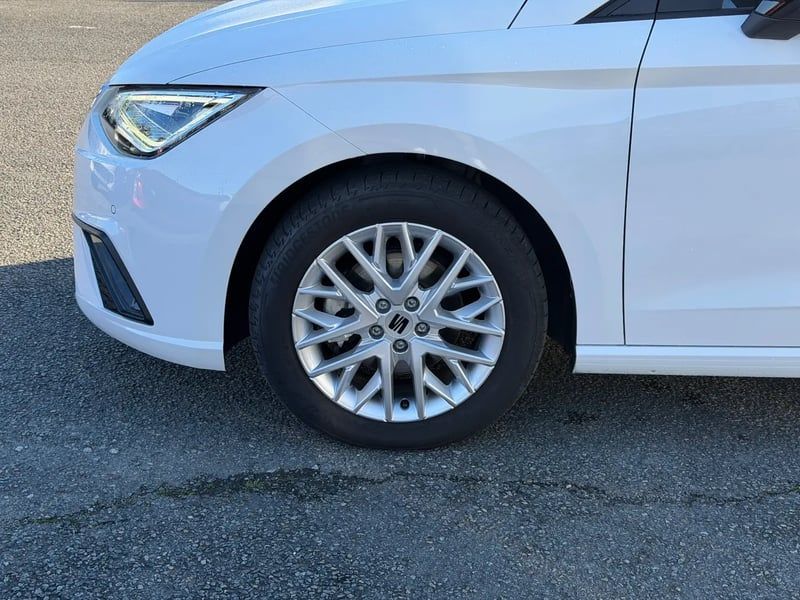 Photo de la voiture SEAT IBIZA 1.0 TSI 110 ch S/S BVM6 FR