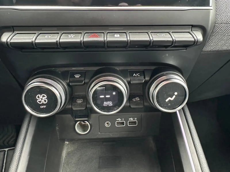 Photo de la voiture RENAULT CLIO V E-Tech full hybrid 145 ch GSR2 Techno