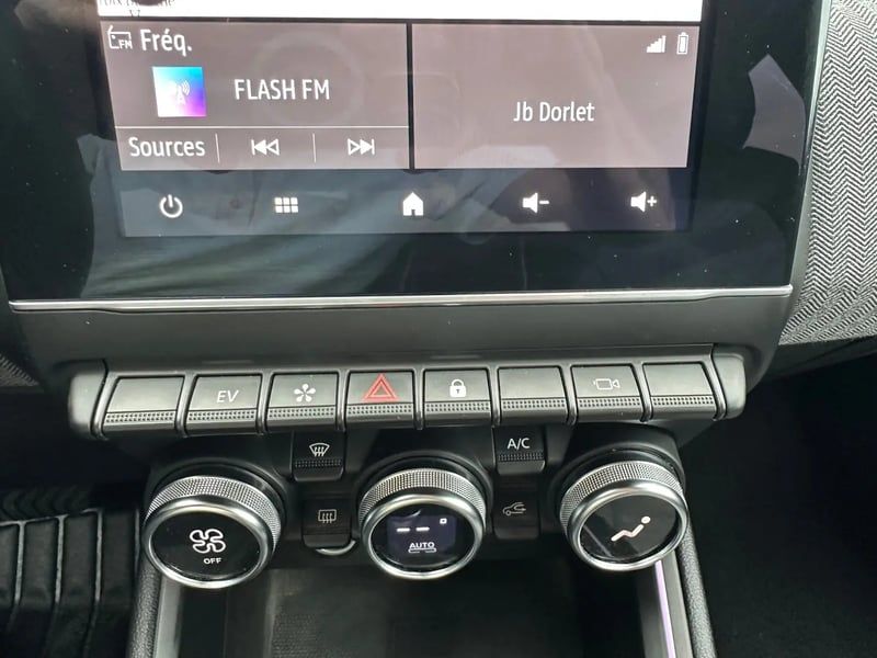 Photo de la voiture RENAULT CLIO V E-Tech full hybrid 145 ch GSR2 Techno