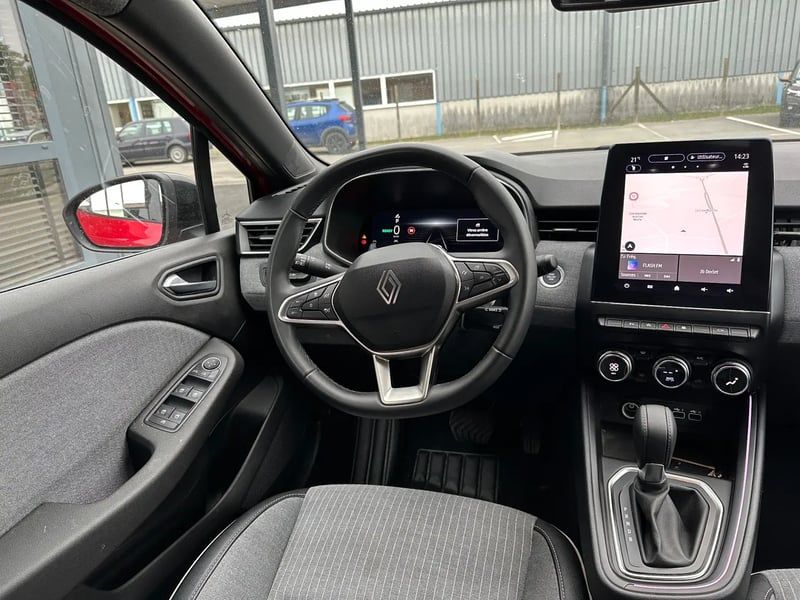 Photo de la voiture RENAULT CLIO V E-Tech full hybrid 145 ch GSR2 Techno