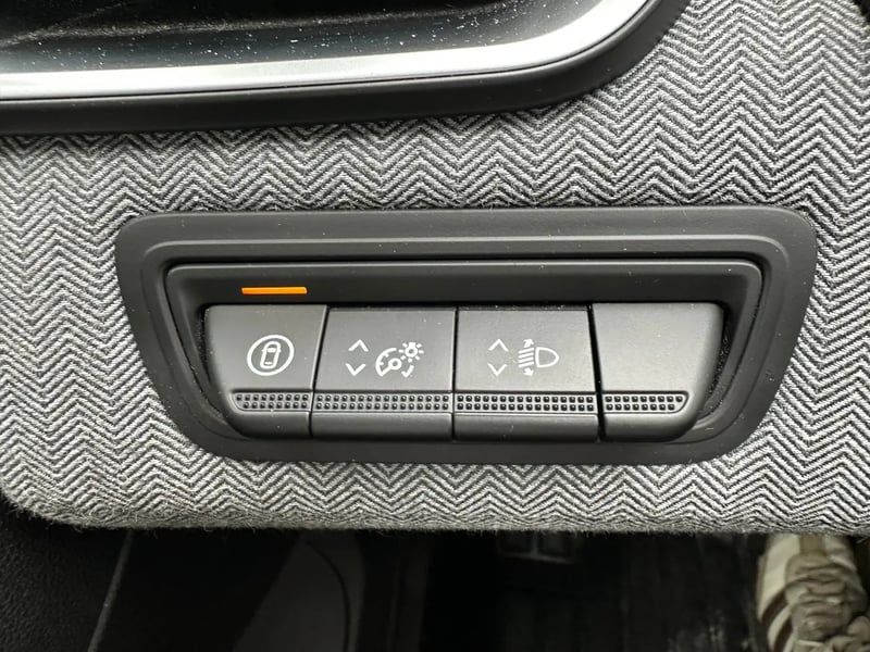 Photo de la voiture RENAULT CLIO V E-Tech full hybrid 145 ch GSR2 Techno