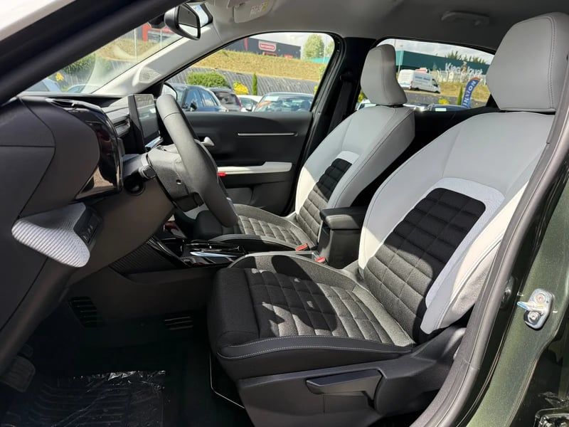 Photo de la voiture CITROEN C3 AIRCROSS Hybride 145 ch Aut Max