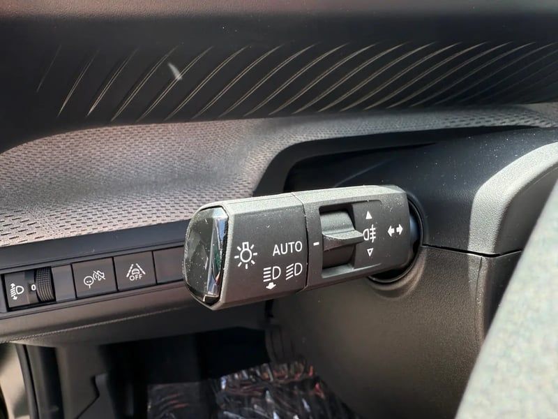 Photo de la voiture CITROEN C3 AIRCROSS Hybride 145 ch Aut Max
