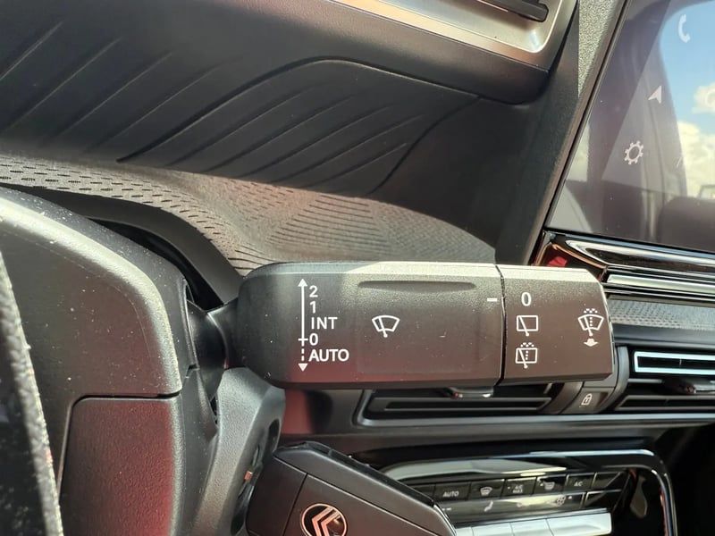Photo de la voiture CITROEN C3 AIRCROSS Hybride 145 ch Aut Max