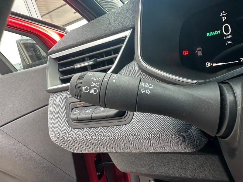 Photo de la voiture RENAULT CLIO V E-Tech full hybrid 145 ch GSR2 Techno