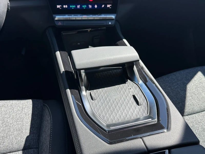 Photo de la voiture RENAULT AUSTRAL full hybrid E-Tech 200 ch Techno