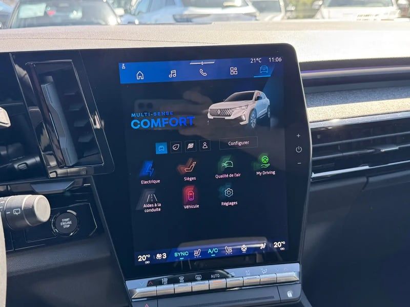 Photo de la voiture RENAULT AUSTRAL full hybrid E-Tech 200 ch Techno