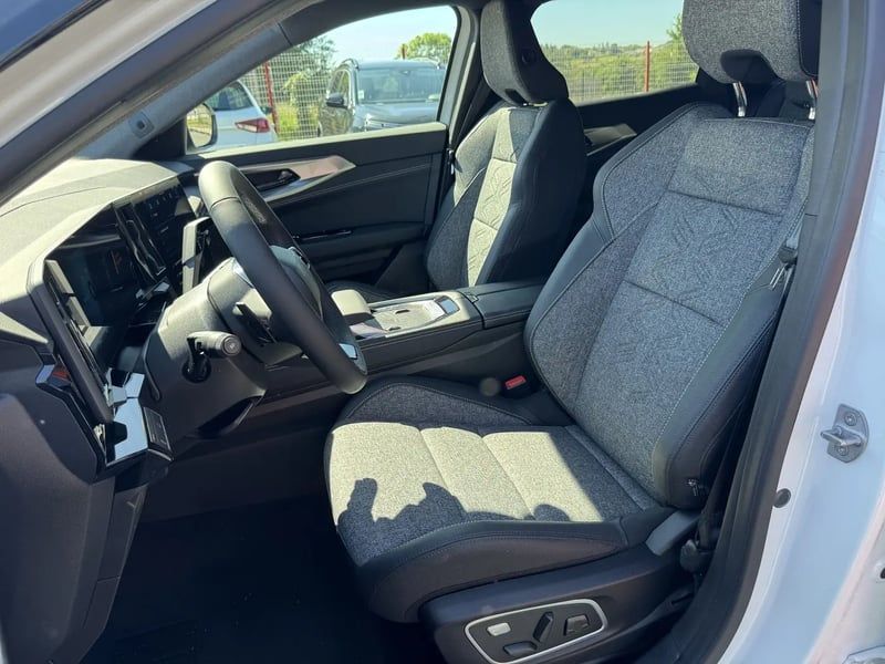 Photo de la voiture RENAULT AUSTRAL full hybrid E-Tech 200 ch Techno