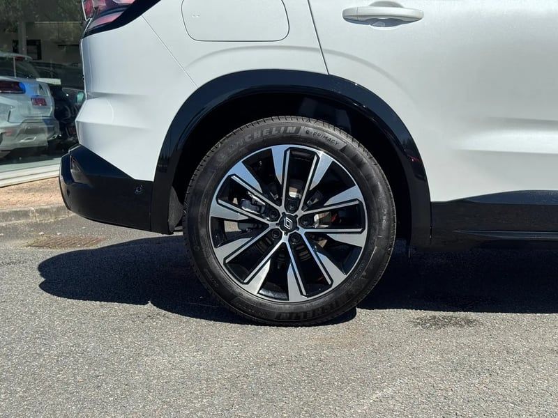 Photo de la voiture RENAULT AUSTRAL full hybrid E-Tech 200 ch Techno