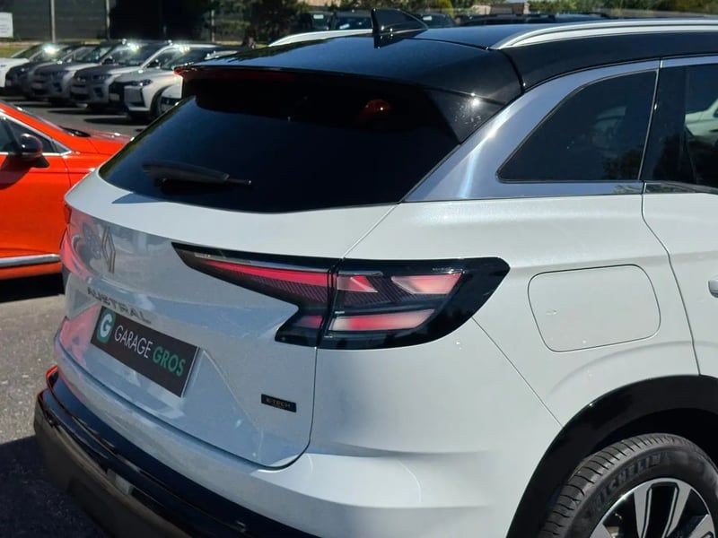Photo de la voiture RENAULT AUSTRAL full hybrid E-Tech 200 ch Techno