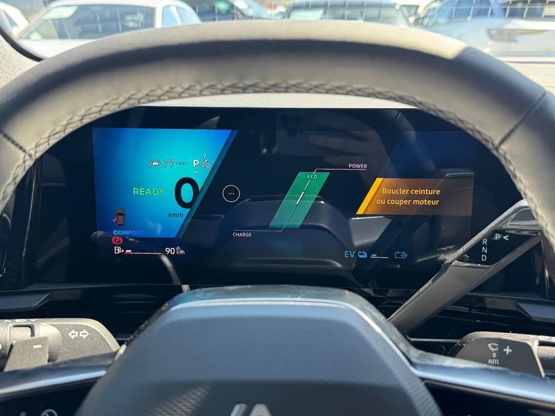 Photo de la voiture RENAULT AUSTRAL full hybrid E-Tech 200 ch Techno