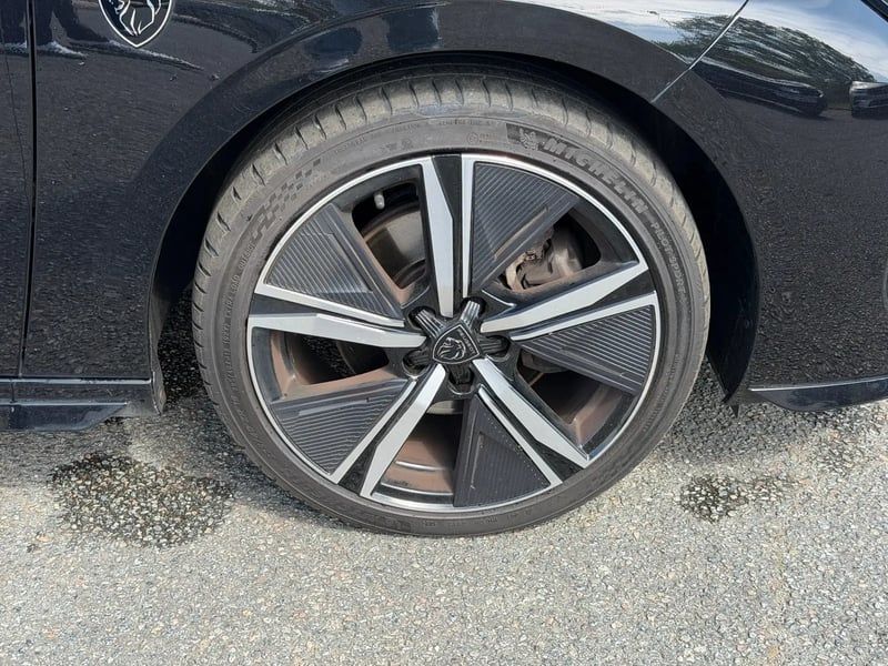Photo de la voiture PEUGEOT 308 BlueHDi 130ch S&S EAT8 GT
