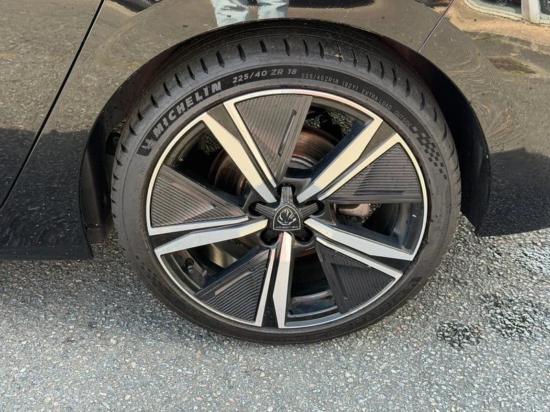 Photo de la voiture PEUGEOT 308 BlueHDi 130ch S&S EAT8 GT